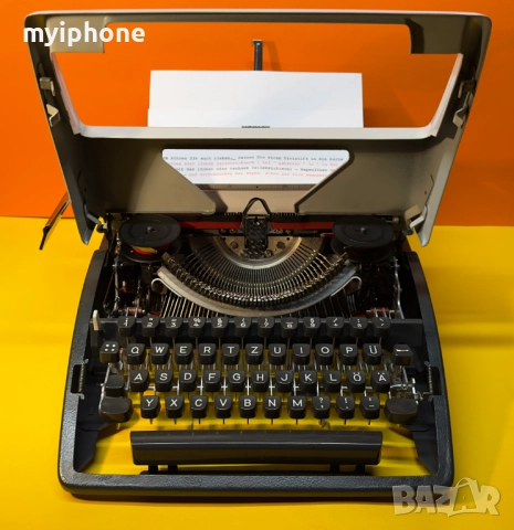 Пишеща Машина Olympia Monica  Клавиатура Qwertz Латиница Топ Състояние Обслужена 1969 година !, снимка 3 - Антикварни и старинни предмети - 52398268