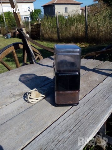Стара електрическа кафемелачка, снимка 4 - Антикварни и старинни предмети - 26319399