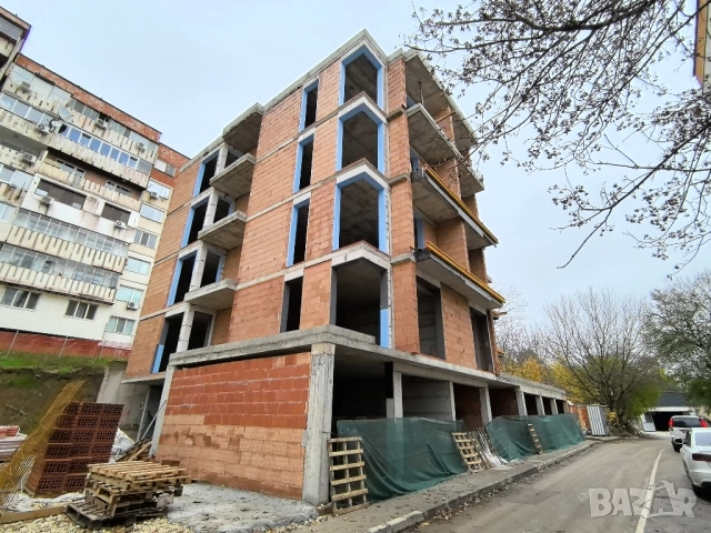 тристаен тухлен апартамент с гараж, снимка 3 - Апартаменти - 52549263