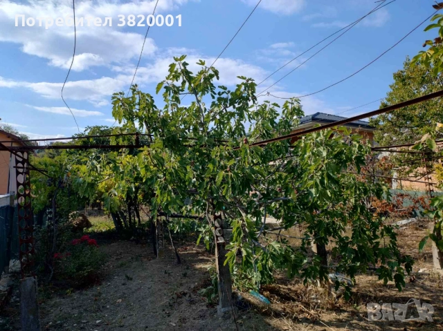 БЕЗ КОМИСИОНА - ПРОДАВА СЕ ПАРЦЕЛ С ТОК, ВОДА И КАНАЛИЗАЦИЯ В М-СТ ИЗГРЕВ