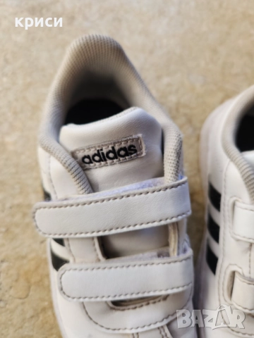 Детски оригинални бели маратонки Adidas 26 номер, снимка 4 - Детски маратонки - 51625206