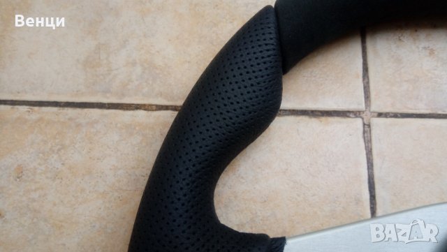    Оригинален спортен волан MOMO Trek TRK 35B K0B 350 мм. естествена кожа., снимка 13 - Аксесоари и консумативи - 35650318