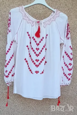 Оригинални кенарени блузи с бродерия блестящи лотори и мъниста, с битови народни мотиви.