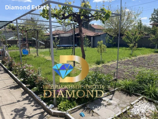 Двуетажна къща в село Върбица, обл. Хасково, снимка 15 - Къщи - 53492512