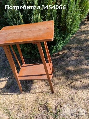 Дървена масичка на повече от 80г., снимка 3 - Антикварни и старинни предмети - 51318615