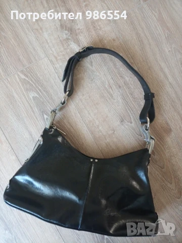 Дамска черна чантичка за рамо