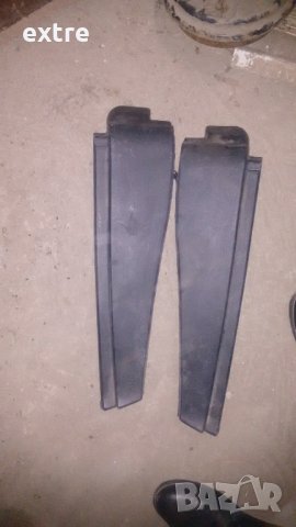 Държачи поставки за кора. Пластмаси в багажника, на които ляга кората за Volkswagen Golf III 1.6