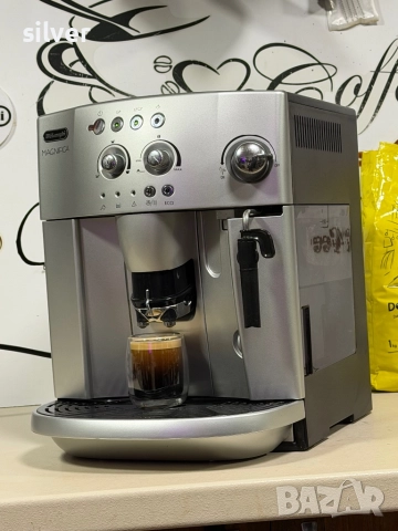 Кафемашина кафе автомат delonghi magnifica с гаранция, снимка 2 - Кафемашини - 52313882