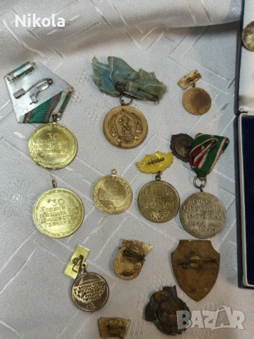 ЛОТ ЕМАЙЛИРАНИ ЗНАЦИ, МЕДАЛИ ОРДЕНИ, снимка 5 - Антикварни и старинни предмети - 53122246