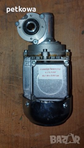 Малък двигател с редуктор за бъркалка малка месомелачка и др, снимка 1 - Миксери - 43243182