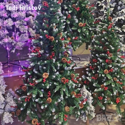 Изкуствена елха Luxury Diamond с червен глог и шишарки, снимка 2 - Декорация за дома - 52419192