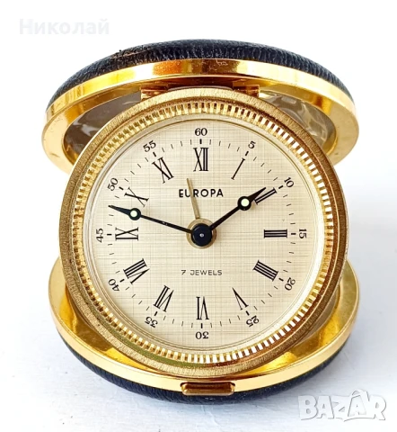 Немски туристически часовник-будилник в кожена табакера с месингова рамка 