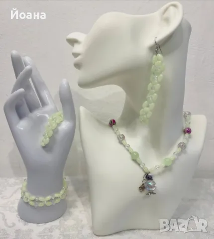 Ръчно изработен комплект бижута от мъниста светещи в тъмното  - гердан, обеци и гривна