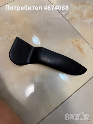 Гумена подложка на джоба на предна дясна врата на Ауди Audi само за 20лв. 8K0868134, снимка 2 - Части - 52735305