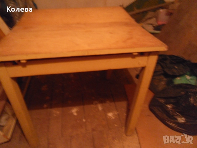 Дървена разтегателна маса 