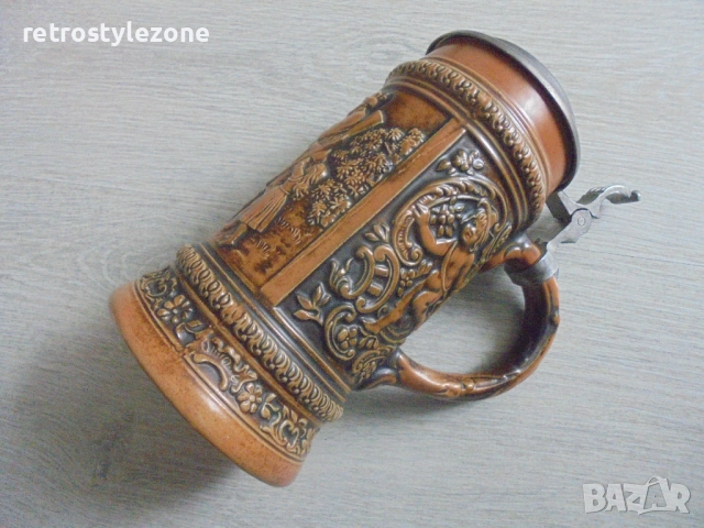 № 8264 Стара порцеланова халба “GERTZ” с релефни орнаменти и метален капак от чист калай (Rein Zinn)