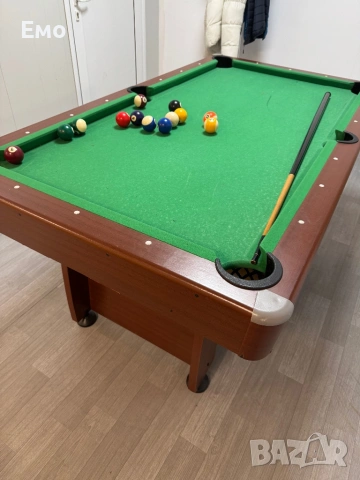 Билярдна маса с щеки 