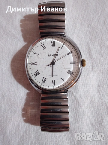 Съветски механичен часовник, с ръчно навиване. 