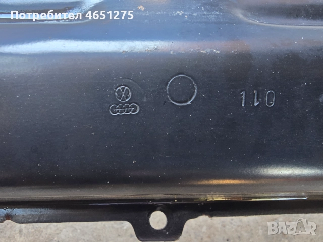 Оригинална основа предна броня за Фолксваген Голф 4, снимка 2 - Части - 52751678