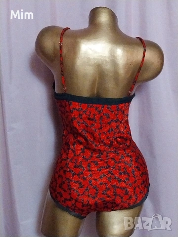 Victoria 's Secret M Черно сатенено боди на червени сърца, снимка 3 - Корсети, бюстиета, топове - 53568494