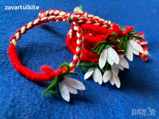 Мартенички за ръка с вълна и кокиче от филц, снимка 2 - Подаръци за жени - 48695986