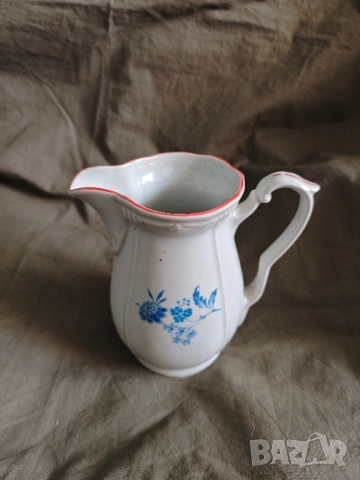 Продавам порцеланова български кана 