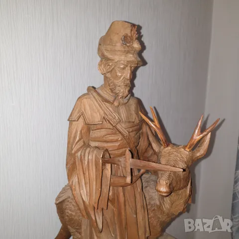 Стара красива дървена фигура ръчна изработка-елен и ловец, снимка 2 - Антикварни и старинни предмети - 49329404