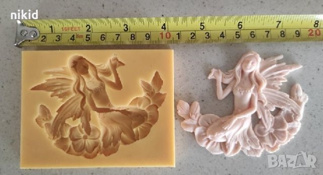 Момиче приклекнало на цветя  силиконов молд форма за декорация и украса торта фондан