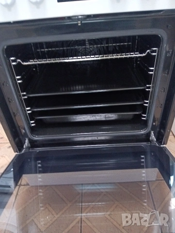 Като нова свободно стояща печка с керамичен плот Gram с две години гаранция!, снимка 3 - Печки, фурни - 53173129