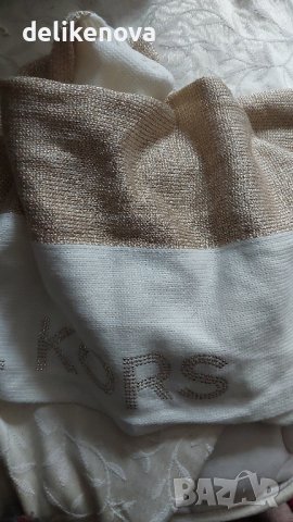 Michael Kors. Original 180/28 см. Шал с бял и златен цвят, снимка 2 - Шалове - 43312096