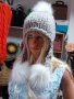 Разкошна дамска ръчно плетена зимна шапка с помпони, снимка 1 - Шапки - 43991337