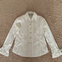 Бяла дамска риза с блестящ ефект, размер S, снимка 1 - Ризи - 39552288