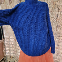 турскосиньо пуловер,мек и пухкав( М ), снимка 1 - Блузи с дълъг ръкав и пуловери - 44894196