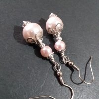 Изящни обици с нежни розови кристални перли и орнаменти в цвят Сребро , снимка 3 - Обеци - 32642418