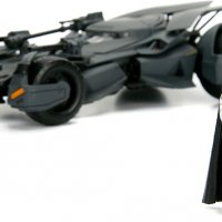 Batman Justice League BATMOBILE 1/24 253215000, снимка 3 - Коли, камиони, мотори, писти - 39790364