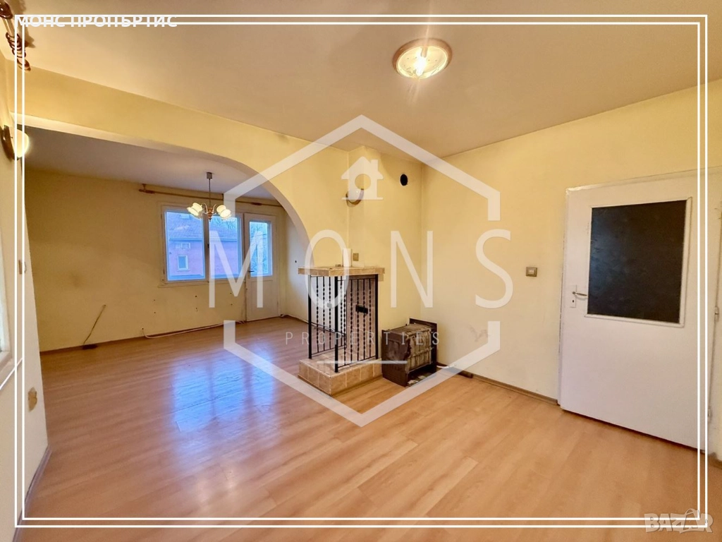 Четиристаен апартамент в централната част на гр. Севлиево., снимка 1