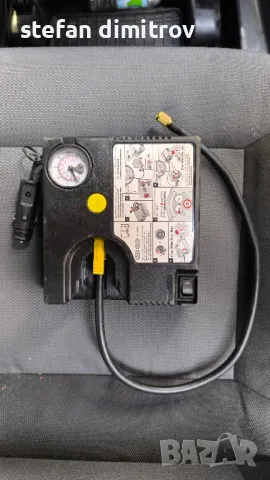 Компресор за помпане на гуми с букса за автомобилна запалка .