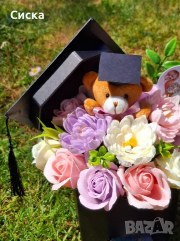 Тематични букети със сапунени цветя и плюшено мече за абитуриенти /абсолвенти, снимка 12 - Подаръци за жени - 50228221