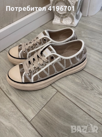 Обувки Valentino, снимка 2 - Дамски ежедневни обувки - 51935993