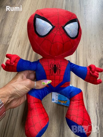 Чисто нова плюшена играчка на spiderman ! 