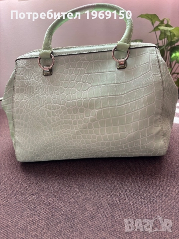 Оригинална чанта на Guess , снимка 2 - Чанти - 51785308