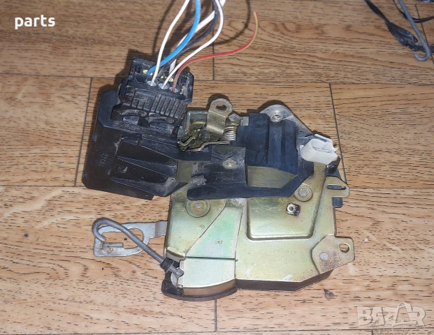 Дясна Брава - Ключалка БМВ Е36 Компакт , снимка 5 - Части - 52933238