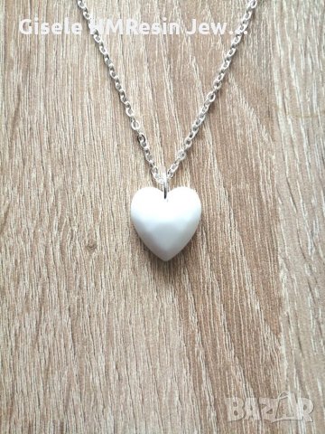 Колие Сърце в бяло "BlackAndWhite" к-я от епоксидна смола, снимка 1 - Колиета, медальони, синджири - 35412592