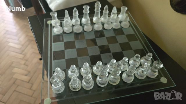 Шах - стъклени фигури. Нов