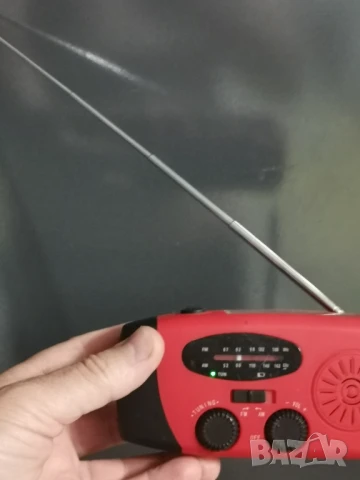FM/AM Радио с динамо и слънчев панел, снимка 3 - Радиокасетофони, транзистори - 51023207