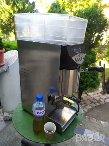 Професионална кафе мелачка Eureca Mythos с механизъм за пресоване ., снимка 2 - Кафе машини - 50800163