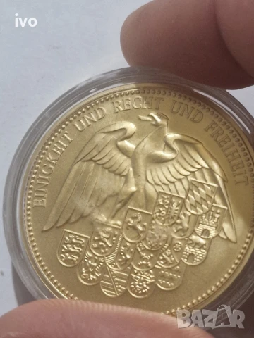 позлатен медал в капсула, снимка 2 - Антикварни и старинни предмети - 51219874