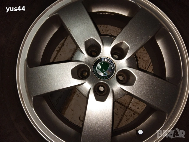Алуминиеви джанти и гуми 15 оригинални Шкода Октавия, снимка 5 - Гуми и джанти - 53215012