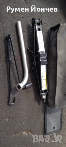 Комлект Крик с ключ за джанти  за Ауди А4 след 2012 г , снимка 3 - Части - 50671504