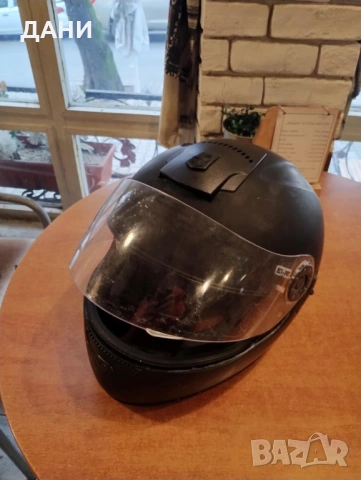 Мото каска черен мат размерXL61, с вградени слънчеви очила освен предпазна слюда.Делта спорт, снимка 15 - Аксесоари и консумативи - 53238719